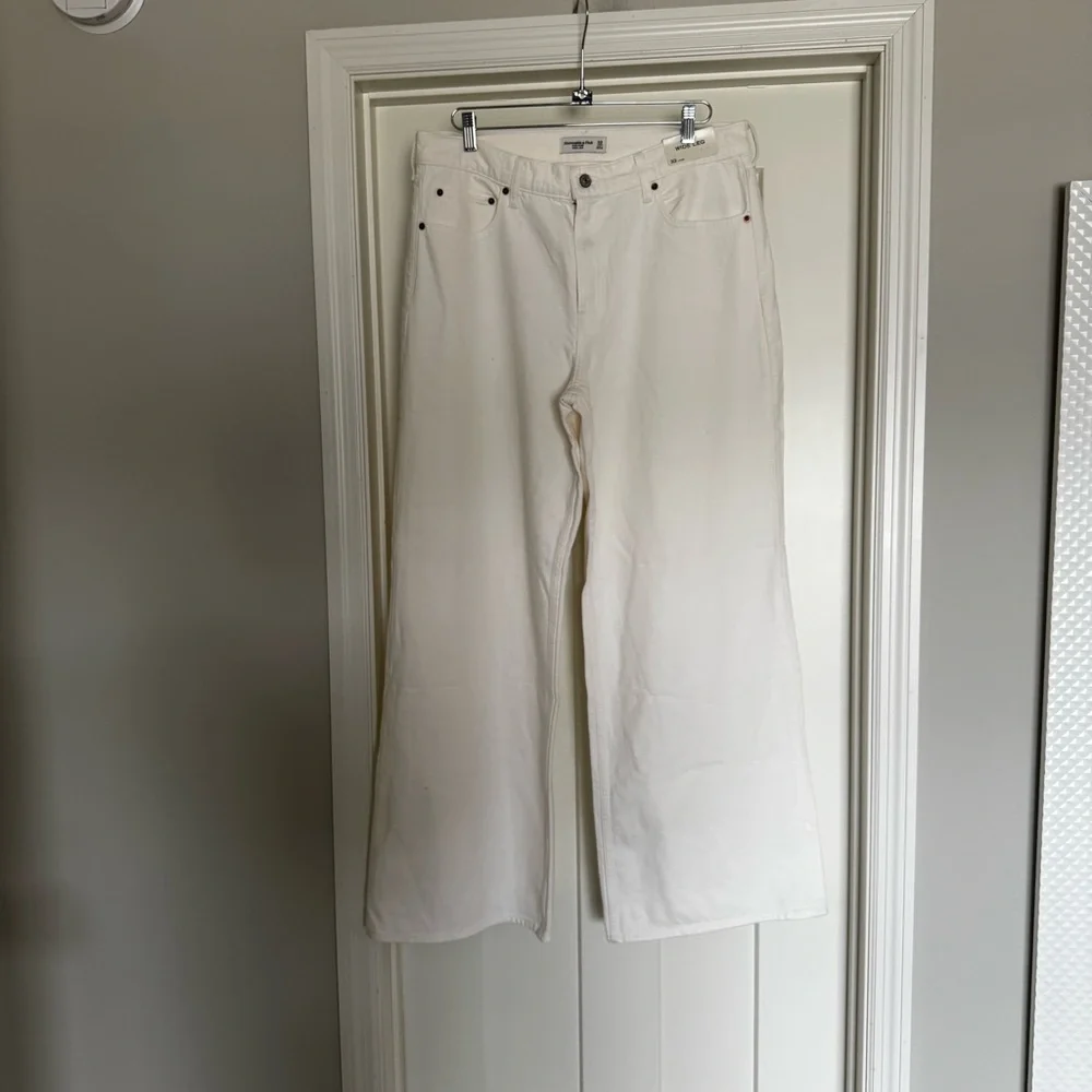 Abercrombie and Fitch High Rise Wide Leg Jean white size 32 long NWT - Picture 7 of 13